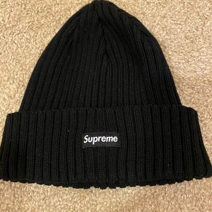 Supreme beanie made with 100% cotton